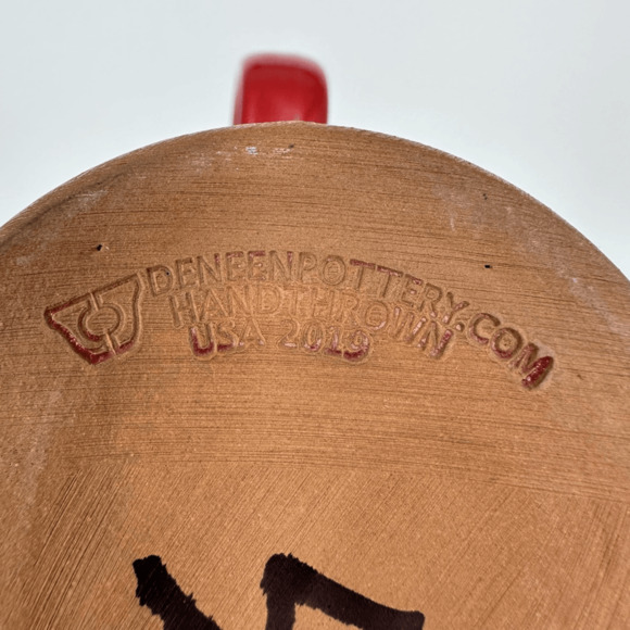 2019 Bones Coffee Gingerbread Man Deneen Pottery 14oz Commuter Red Sandy White - Picture 5 of 8